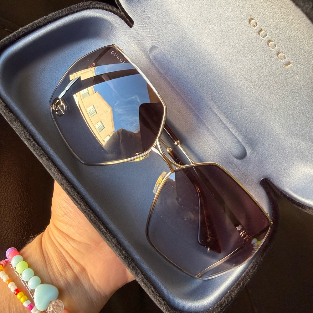 Gucci Women's Gold Frame Sunglasses - Picture 2 of 7